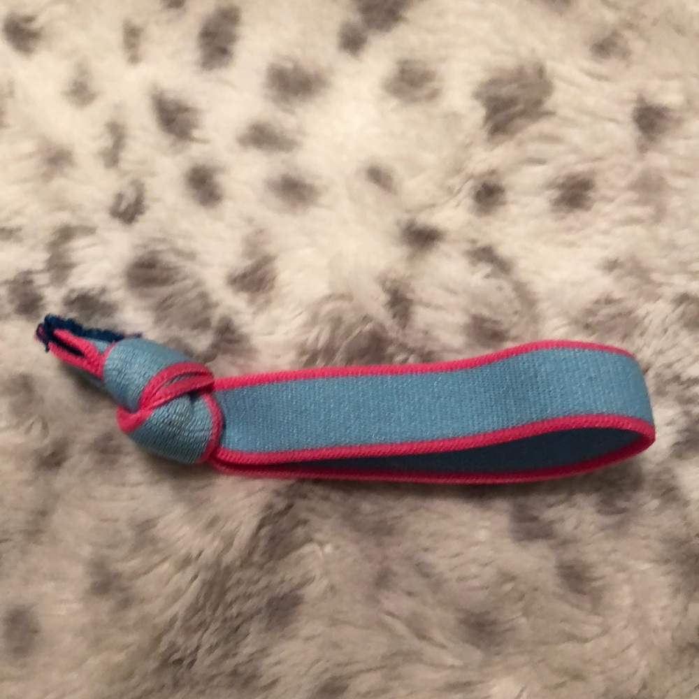 Hair tie